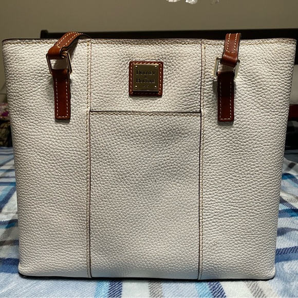 This is a white Peddle Grain small Lexington Dooney & Bourke purse.